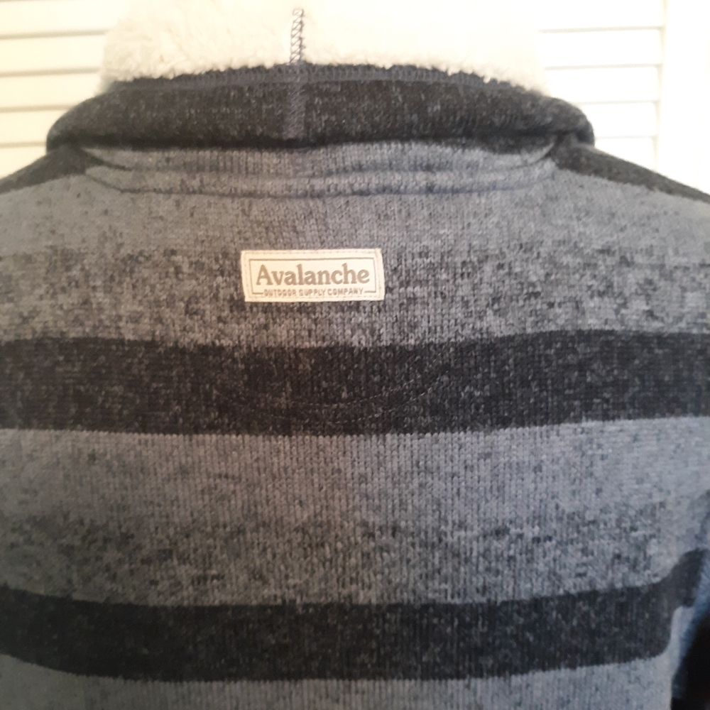 Avalanche sherpa sweater top sz medium *E - Picture 4 of 6